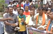 Pro-Kannada groups protest in Mandya by eating mud, restrictions imposed